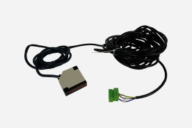 Ein langes durchgehendes schwarzes Kabel mit mit Lichtschranke und Anschluss